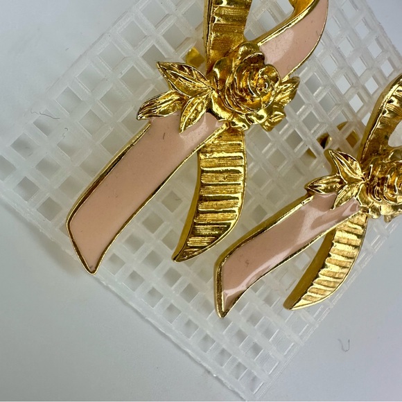 Two 2” Avon Breast Cancer Awareness Pink Ribbon Pins - Picture 2 of 5